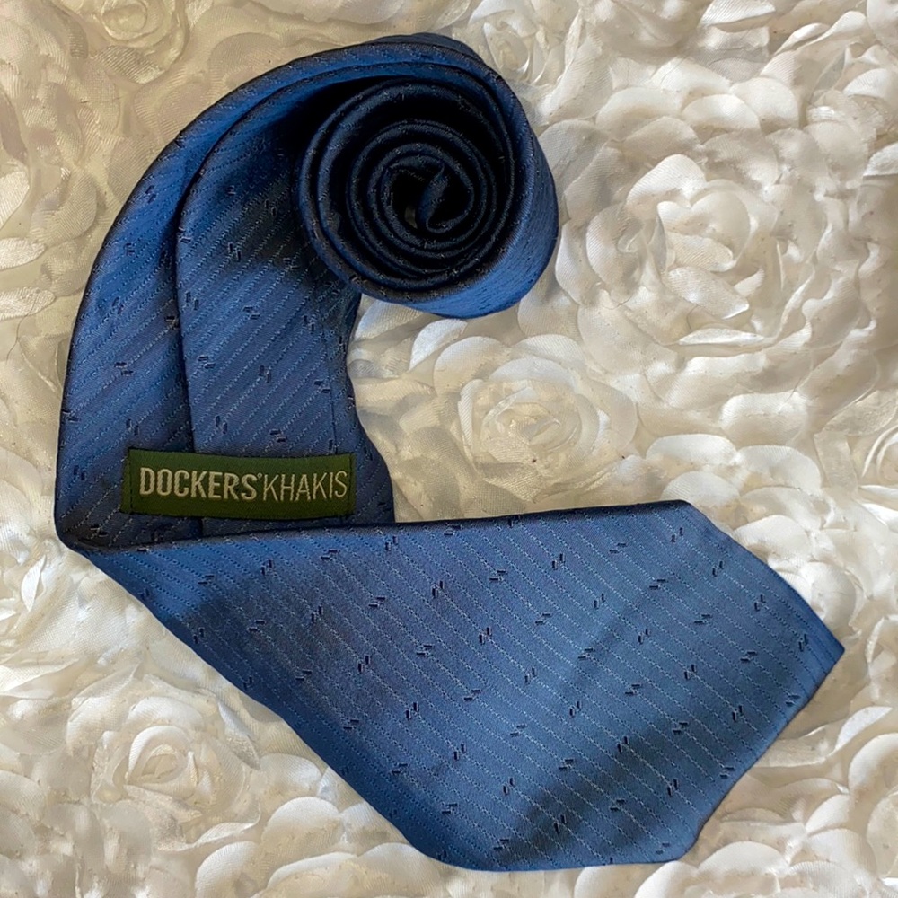 3/$30 New Dockers silk tie